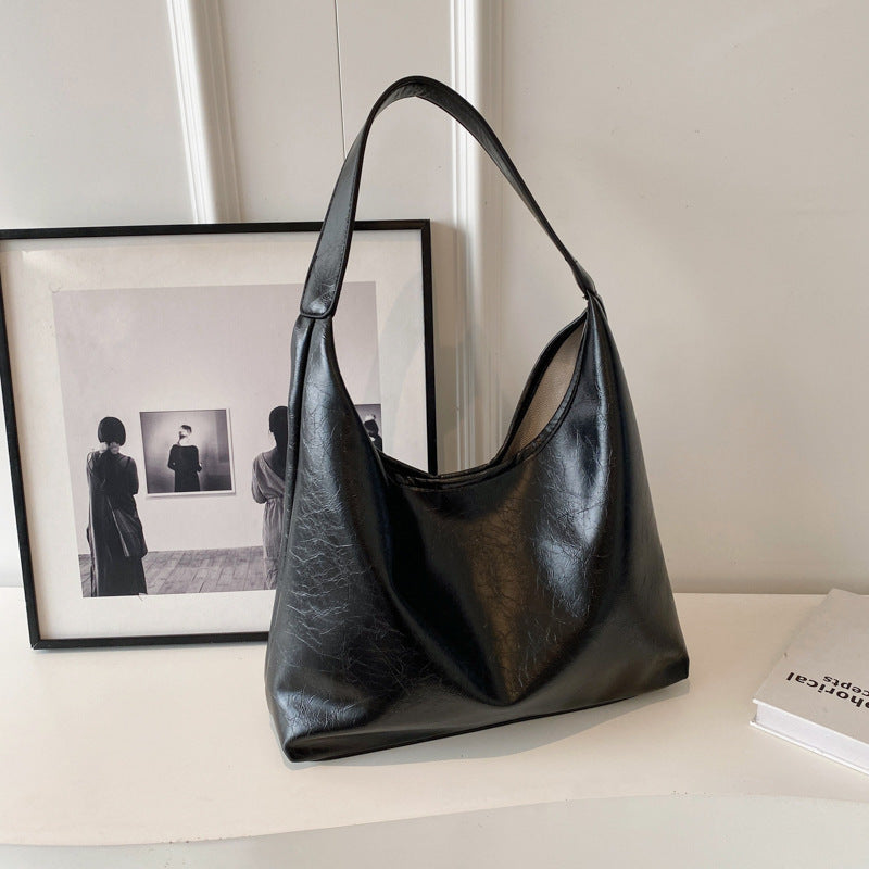 Bolso de hombro con textura de cuero