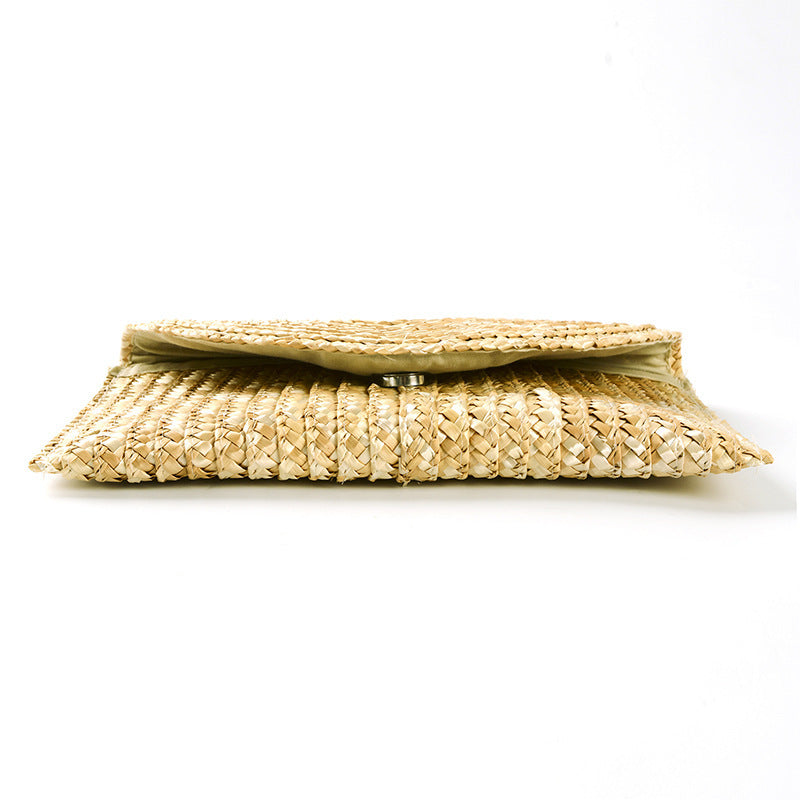 Bolso sobre de paja tejido para la playa