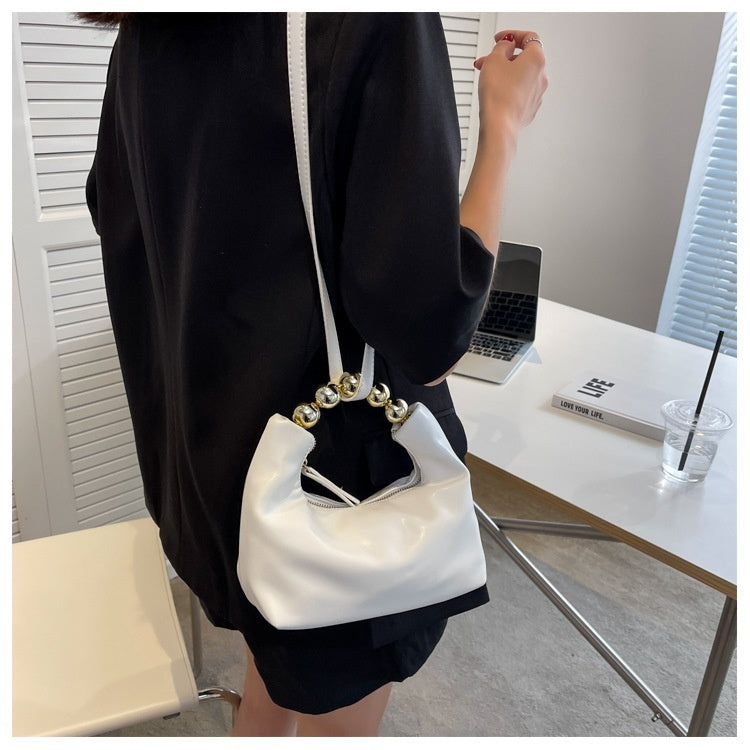 Bolso de mano con agarradero de perlas - bandolero