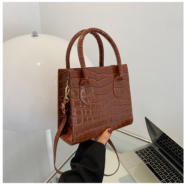 Bolso bandolera sencillo brillante efecto charol