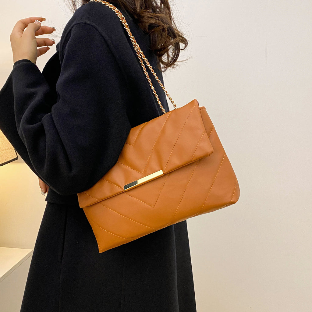 Bolso de cadena con diseño triangular – elegancia y sofisticación