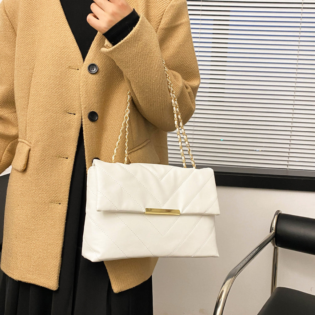 Bolso de cadena con diseño triangular – elegancia y sofisticación