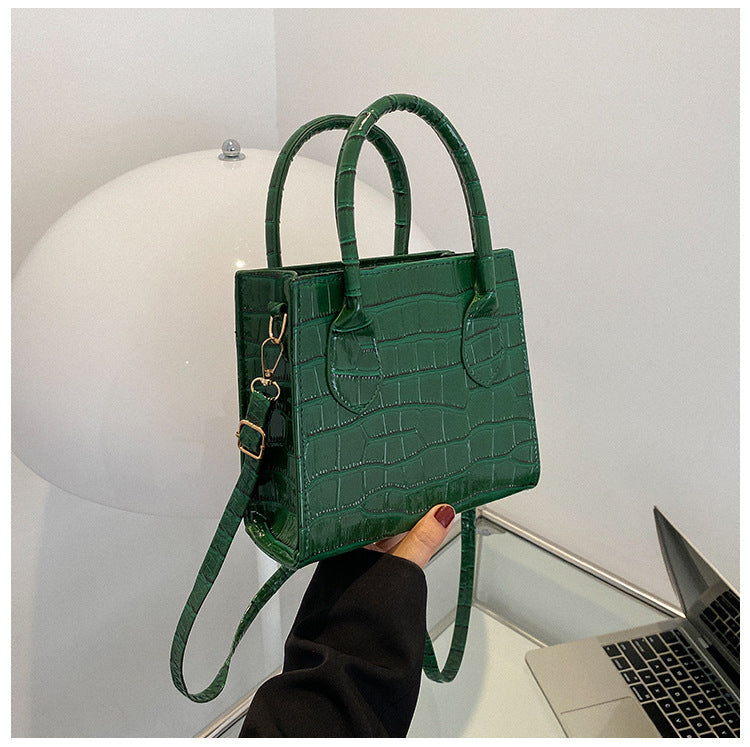 Bolso bandolera sencillo brillante efecto charol