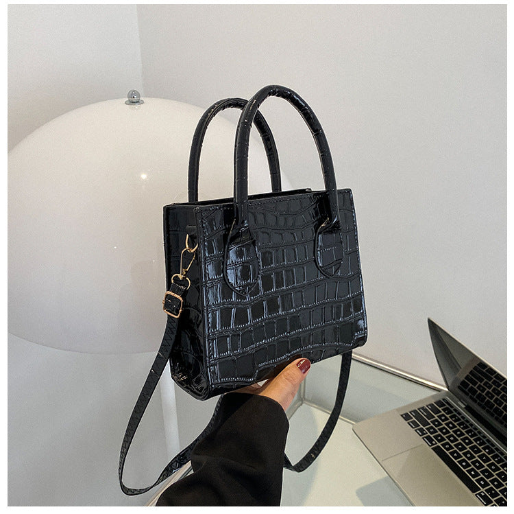 Bolso bandolera sencillo brillante efecto charol