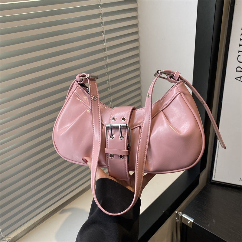 Bolso de hombro pequeño con correa y textura brillante