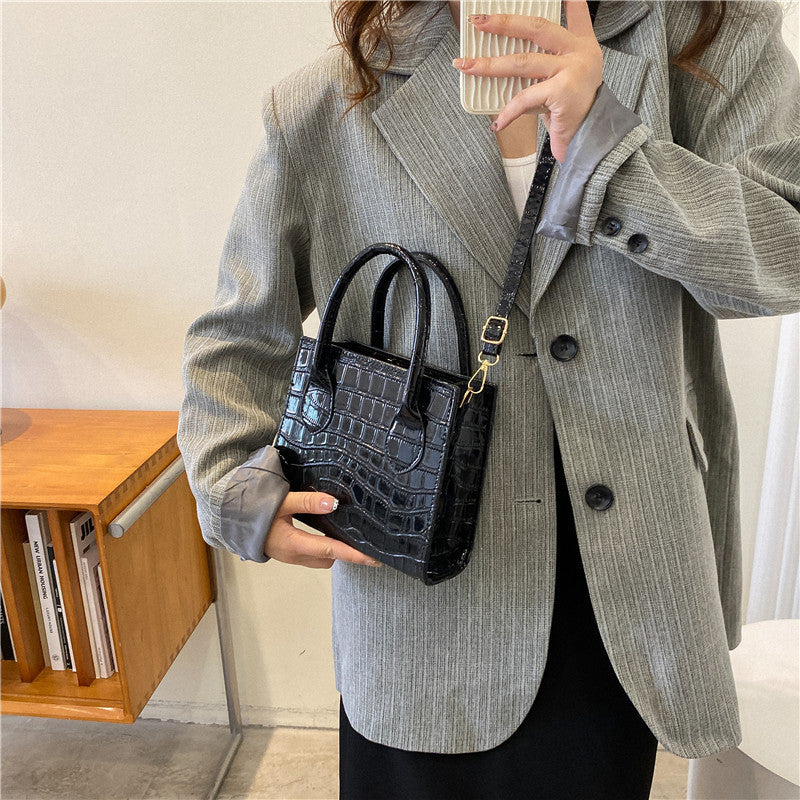 Bolso bandolera sencillo brillante efecto charol