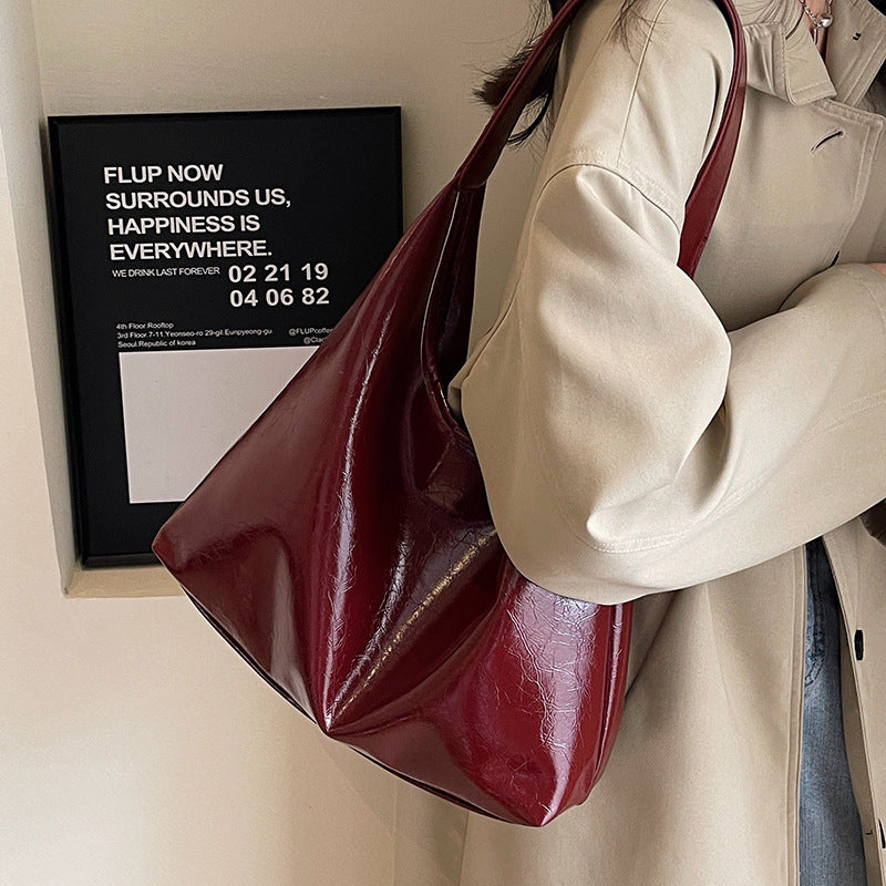 Bolso de hombro con textura de cuero