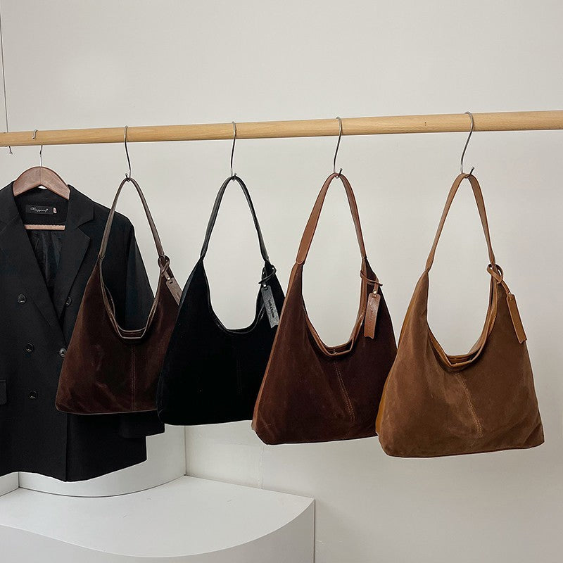Bolso de hombro aterciopelado