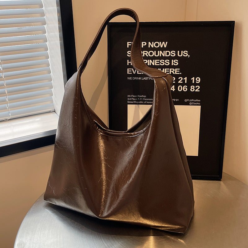 Bolso de hombro con textura de cuero