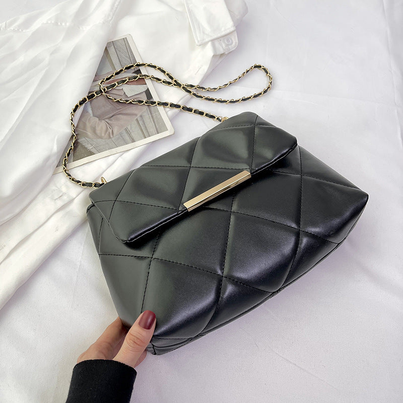 Bolso de cadena con diseño triangular – elegancia y sofisticación