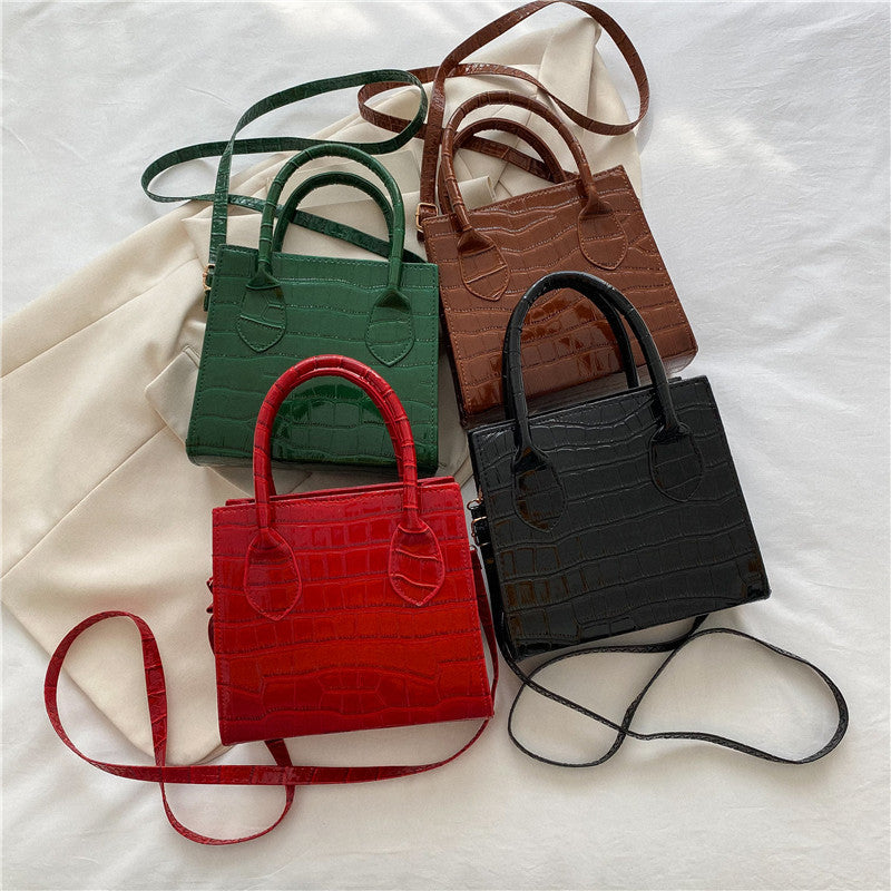 Bolso bandolera sencillo brillante efecto charol