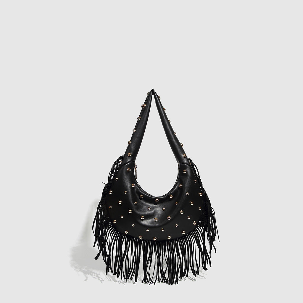 Bolso de hombro con flecos y tachuelas