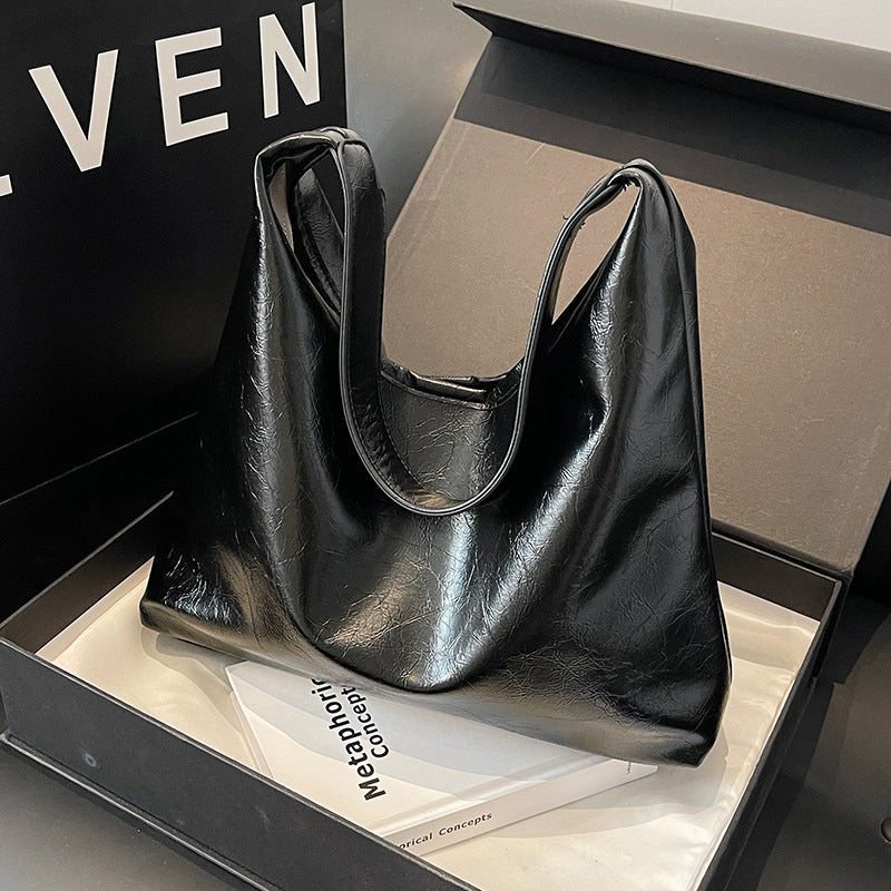 Bolso de hombro con textura de cuero