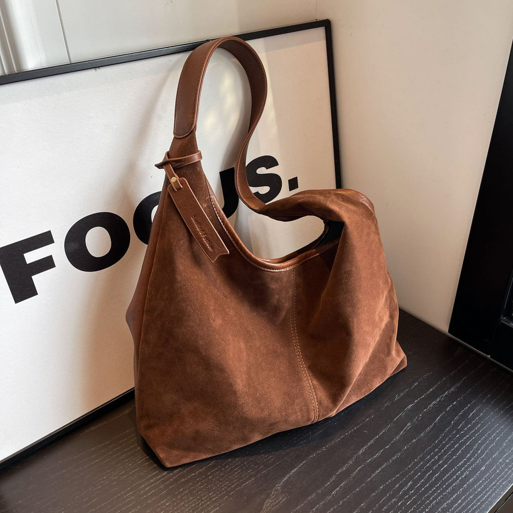Bolso de hombro aterciopelado
